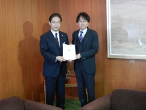 写真：中心市街地活性化オープンディスカッションによる津市長への提言