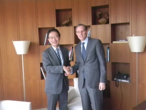 写真：クリスチャン・マセ駐日大使と
