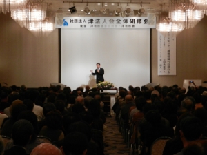 写真:「吉田沙保里選手と栄和人監督のトークショー」挨拶