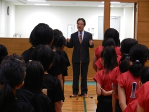 写真:第5回ジョイフルカップ津小学生バレーボール大会挨拶