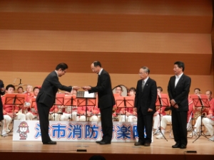 写真:消防団協力事業所表示証交付