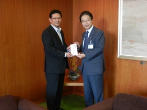 写真:中勢地区労働者福祉協議会 井坂紀之会長と