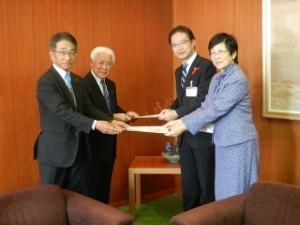 写真:津商工会議所・竹林武一会頭から教育に関する提言