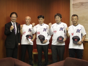 写真:三重県庁ソフトボール部壮年クラブ 来訪