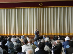 写真:戸木地区敬老会挨拶