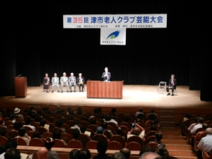 写真：第35回津市老人クラブ芸能大会挨拶