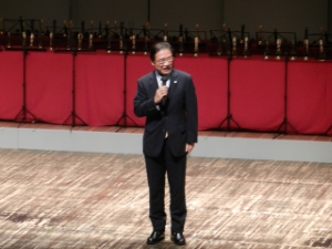 写真：セントヨゼフ女子学園高等学校同窓会50周年記念コンサート挨拶