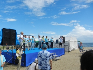 写真：第17回ビーチバレーin御殿場2012始球式