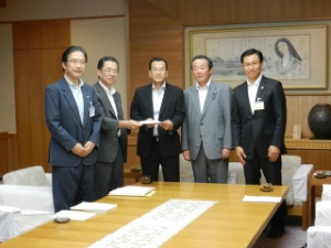 写真：三重県市長会による県政要望（県議会）1