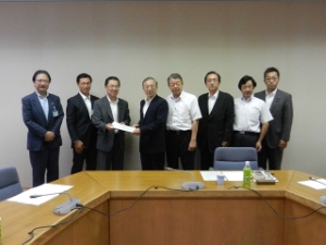 写真：三重県市長会による県政要望（県議会）2