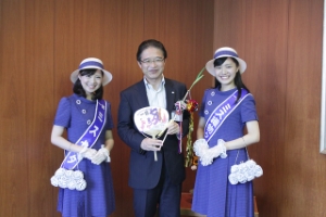 写真：一宮七夕まつり　ミス七夕・ミス織物とともに