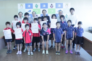 写真：出場選手の皆さんと