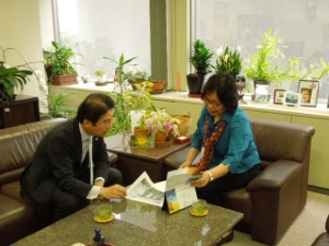 写真：財団法人自治体国際化協会（クレア）木村陽子理事長