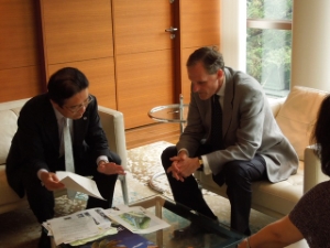 写真：在日フランス大使館　クリスチャン・マセ駐日大使