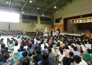 写真：津市立養正小学校と台湾新北市茶光國小学校との交流会