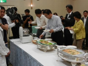 写真：津都ホテル 生命食バイキング発表会1