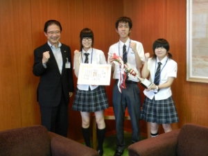 写真：学校法人日生学園第二高等学校放送部来訪