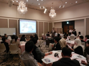 写真：マレーシア行政初級管理職研修講話1