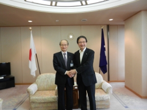 写真：橋川渉草津市長と