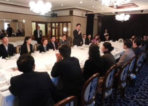 写真：鎮江市教育視察団夕食会挨拶