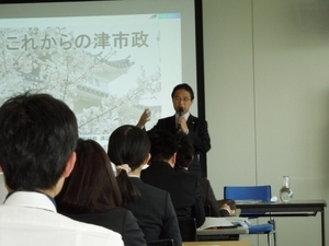 写真：総務省新規採用職員向け研修講話