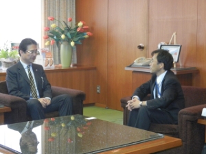 写真：国土交通省 中部地方整備局 河川部長との意見交換