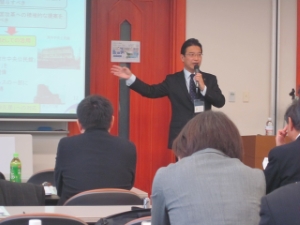 写真：自治体サミット2012 vol.1 研修会講師