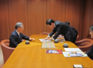 写真：株式会社島津製作所 服部重彦 代表取締役会長訪問