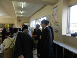 写真：津市立久居中学校訪問