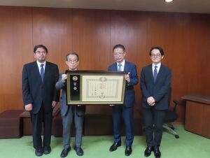 写真：旭日小授章 受章報告