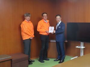 写真：津市緑化基金への寄附贈呈式