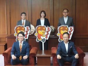 写真:とびだしヴィアくん寄附贈呈式