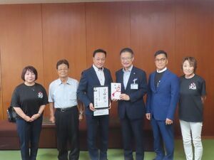 写真：津城復元の会 寄附贈呈式