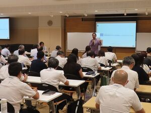 写真：課長級職員組織経営セミナー
