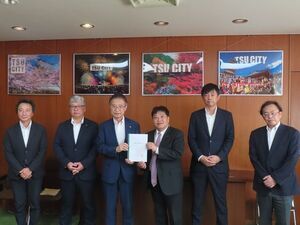 写真:三重電業協会、三重県電気工事業工業組合、三重県管工事工業協会役員来訪