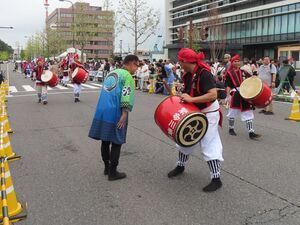 写真：津まつり（津中央郵便局前会場、お城公園会場）2