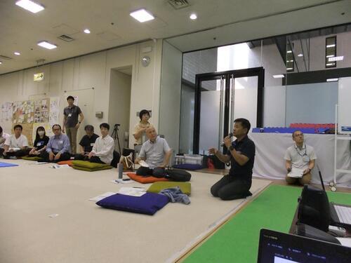 写真：報告の様子（お城公園こども遊び場づくり事業）