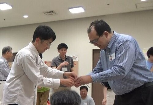 写真：第1回総合会議　おおばこ相撲の様子