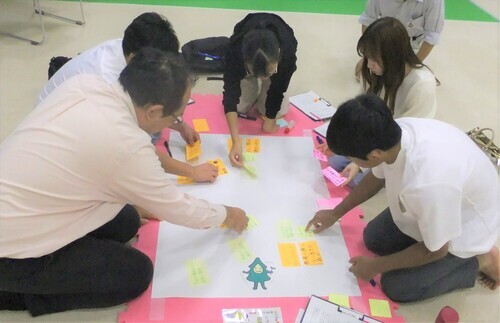 写真：グループワークの様子（みすぎんチーム）