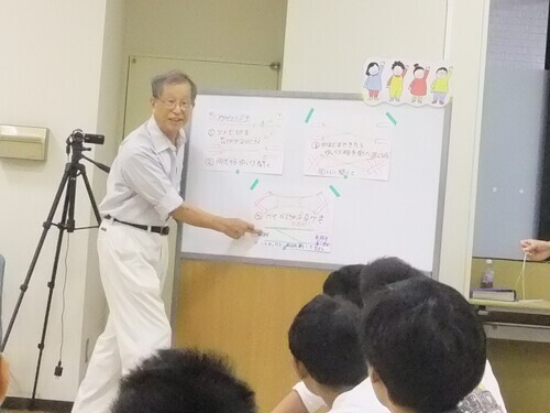 写真：アイスブレイクの様子1（カヤツリグサ説明）