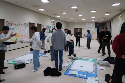 写真：カクレミノの葉遊び3