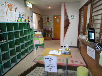 写真:サロンピヨピヨ 入口