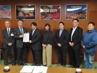 写真:津市学童保育連絡協議会役員との懇談会