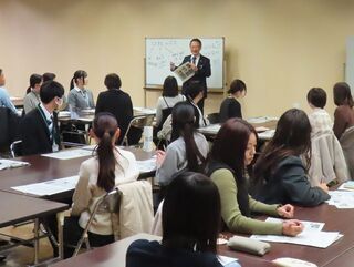 写真:令和7年度新規採用職員研修 講話1