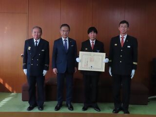 写真:武川雪松 津市消防団本部副団長 令和7年秋の褒章受章報告