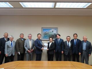 写真：相川水系治水事業促進期成同盟会 要望活動　三重県議会議事堂