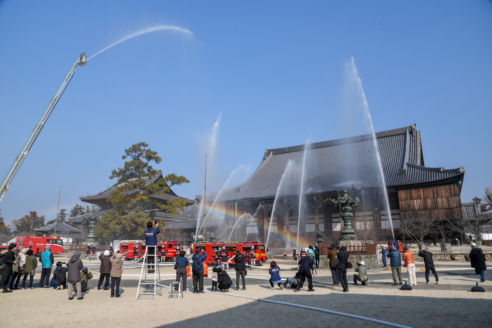 令和6年度の専修寺での消火訓練の様子