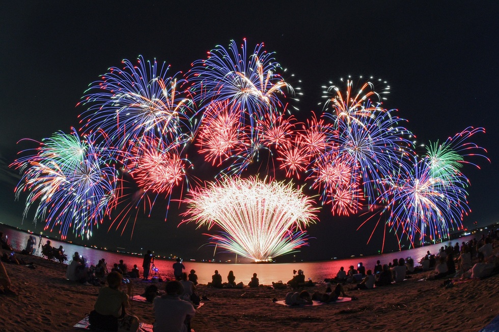 花火が打ちあがっている写真
