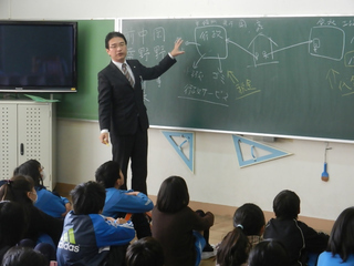 写真：津市立新町小学校訪問