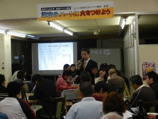 写真：津市げんき大学 地域デザイン講座講師及び講座受講生との懇談